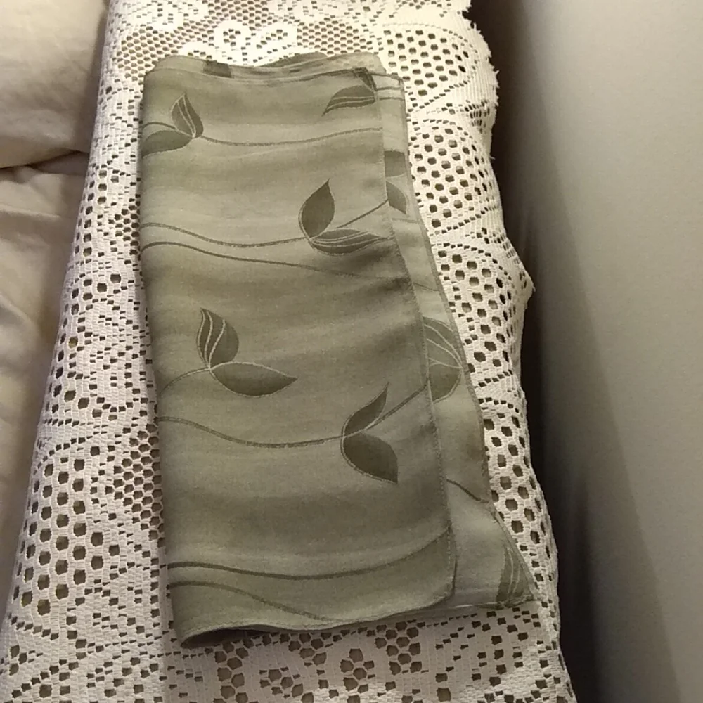 💫 Floral Leaf Scarf Green